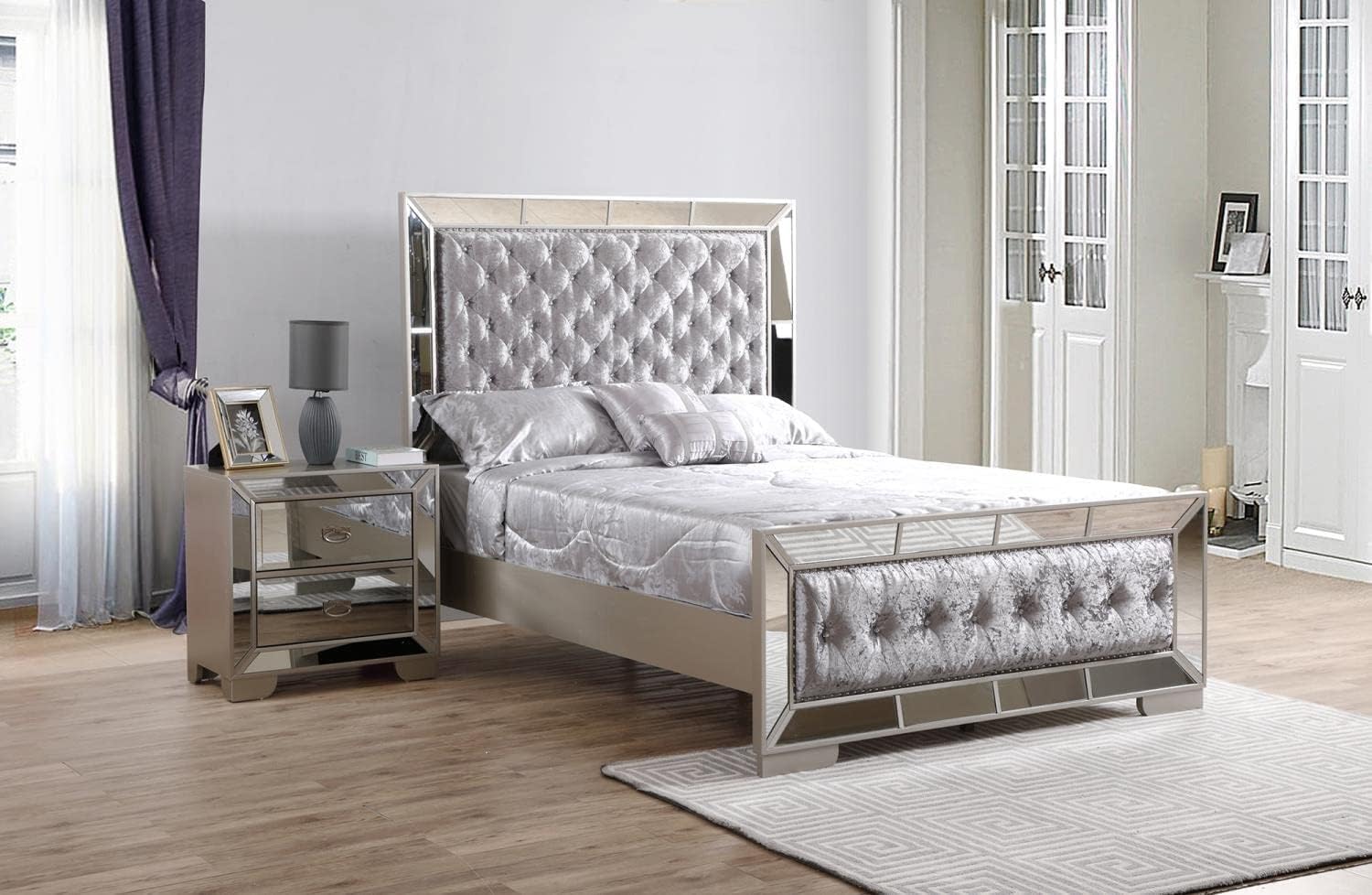 Hollywood Hills Silver Champagne Queen Panel Bed T325735