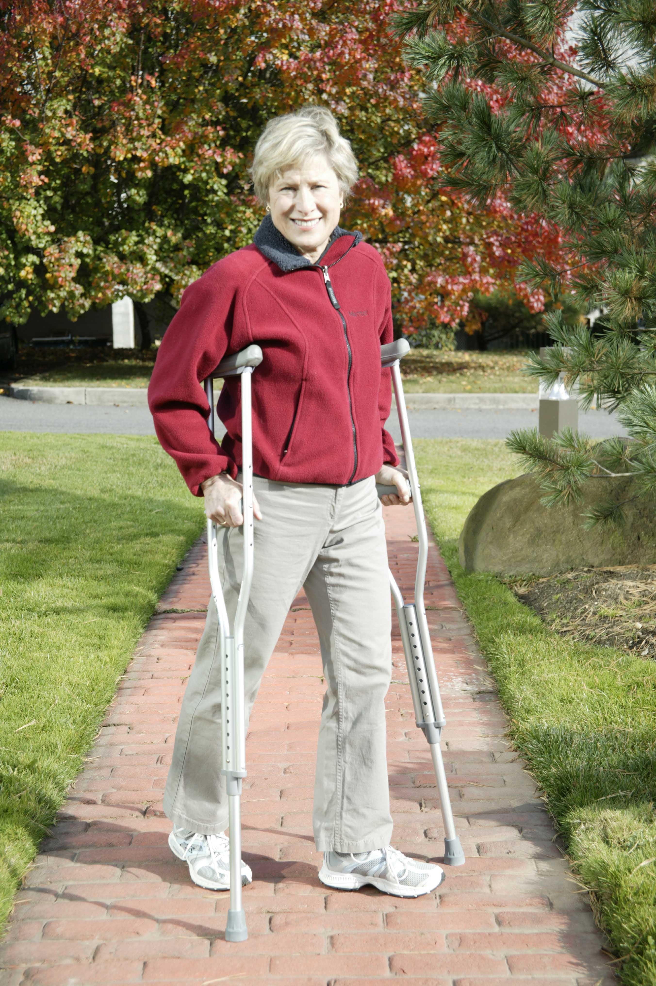 Drive Medical Walking Crutches with Underarm Pad, Youth, 1 Pair J7103