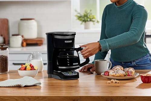 BLACK+DECKER 12-Cup Programmable Digital Coffee Maker, Black D647511