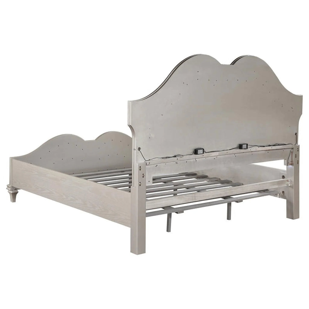 Maklaine 5-piece Wood Eastern King Bedroom Set Ivory Silver Oak Q62597